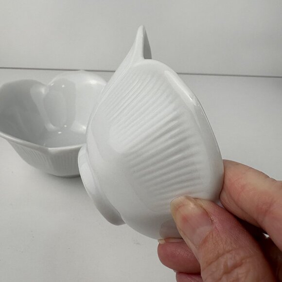 White Pier 1 Lotus Scalloped Porcelain Bowls Set Of 2 Tulip 4 1/2” - Picture 5 of 7